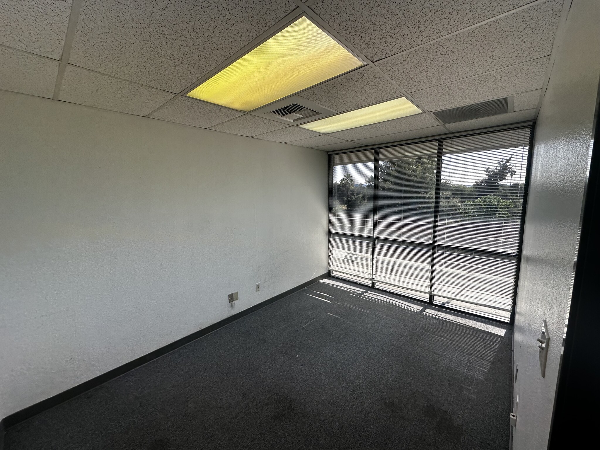 15500 Erwin St, Van Nuys, CA à louer Photo intérieure- Image 1 de 3