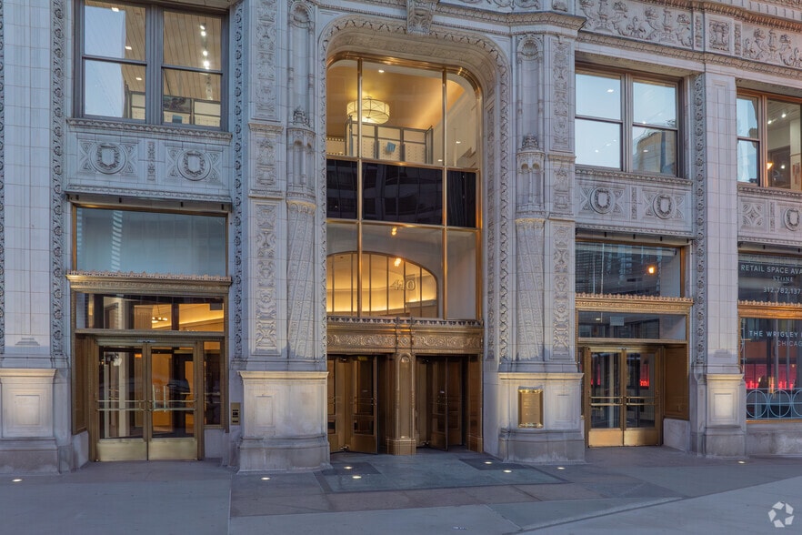 400 N Michigan Ave, Chicago, IL à louer - Photo du bâtiment - Image 2 de 21