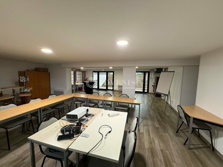 55 Rue Edouard Branly, Saint-Jean-de-Braye for lease - Building Photo - Image 3 of 12