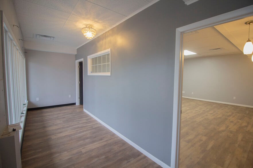 108 S Main St, Plainwell, MI à vendre - Photo du bâtiment - Image 3 de 12