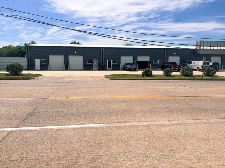 600 S Cherry Ln, White Settlement, TX à louer - Photo du bâtiment - Image 3 de 12