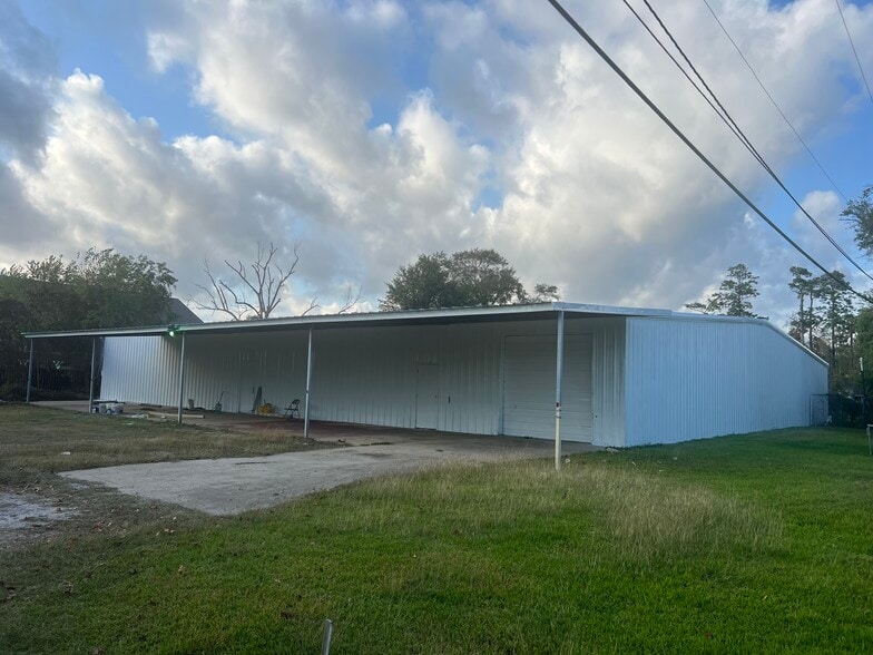 2924 Bluebird St, Orange, TX for lease - Primary Photo - Image 1 of 1