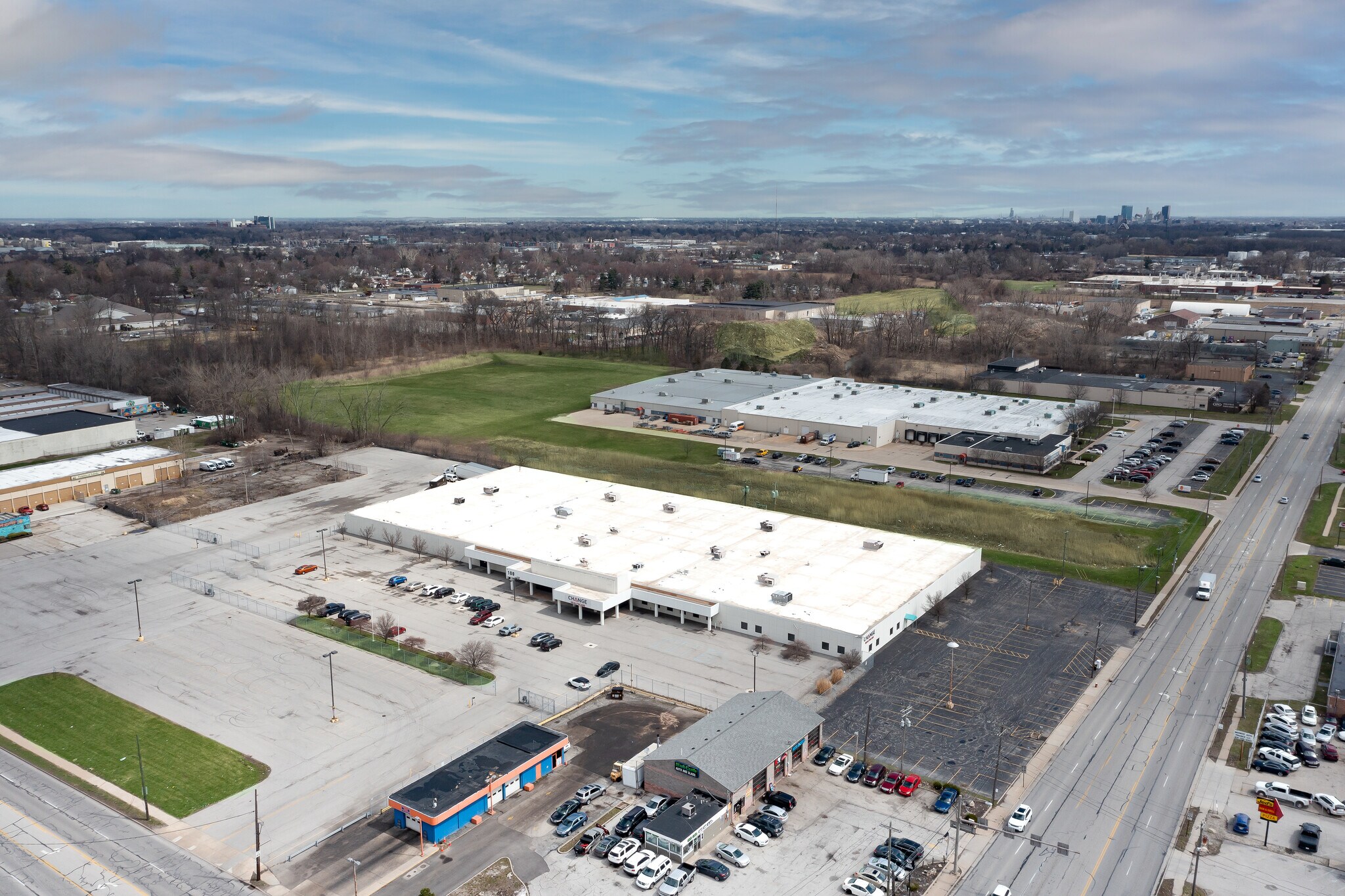 100 N Byrne Rd, Toledo, OH à vendre Photo du bâtiment- Image 1 de 13