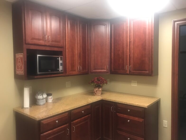 636 N Broadway, White Plains, NY à vendre - Photo intérieure - Image 3 de 4