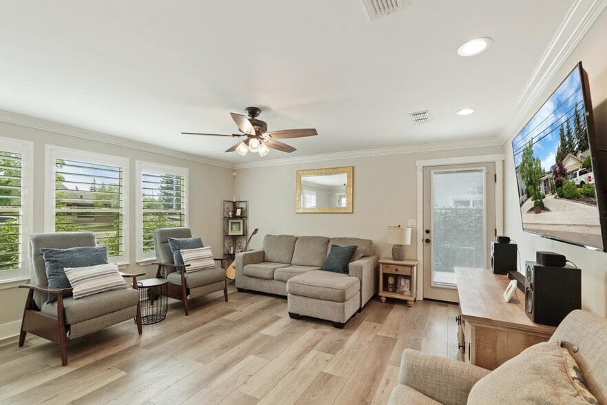 595 E Augusta St, Woodbridge, CA à vendre - Photo du bâtiment - Image 3 de 50