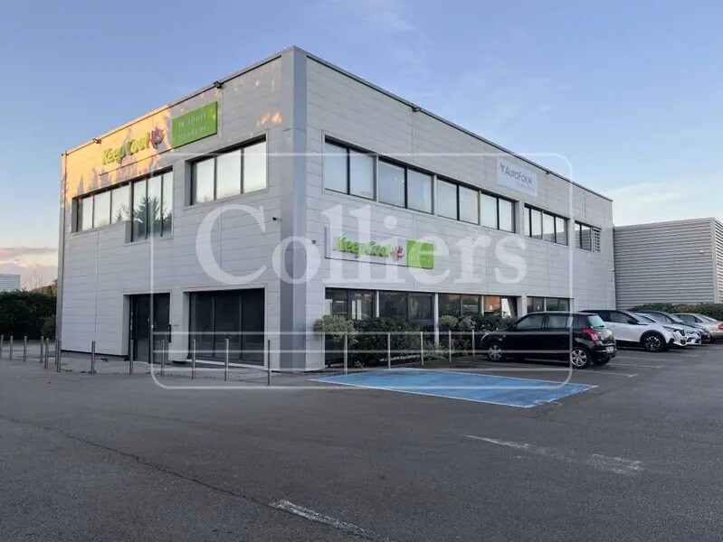 Commerce de détail dans Éguilles à louer Photo du bâtiment- Image 1 de 8