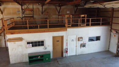 2324 Kearbey Ln, South Roxana, IL for lease Interior Photo- Image 1 of 11