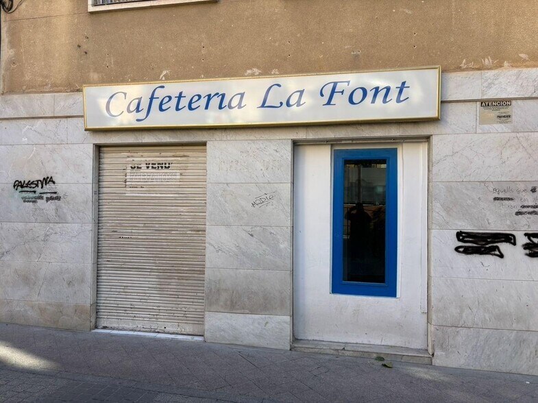 Commerce de détail dans Elche, Alicante à louer - Photo du bâtiment - Image 2 de 2