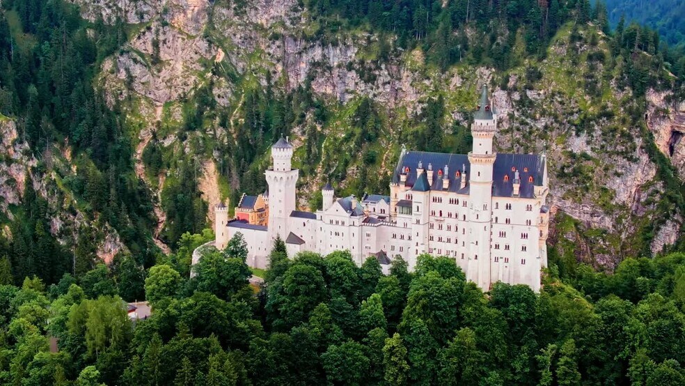 Hollywood Mountain portefeuille de 3 propriétés à vendre sur LoopNet.ca - Vidéo sur l’inscription commerciale - Image 2 de 10