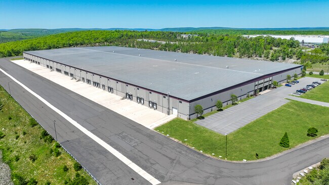 Plus de détails pour 63 Green Mountain Rd, Hazleton, PA - Industriel à louer