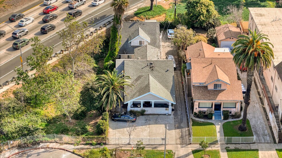 532 N Berendo St, Los Angeles, CA à vendre - Photo du bâtiment - Image 2 de 24
