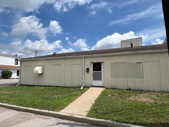 Plus de détails pour 120-136 Iowa Ave, Belleville, IL - Industriel à louer