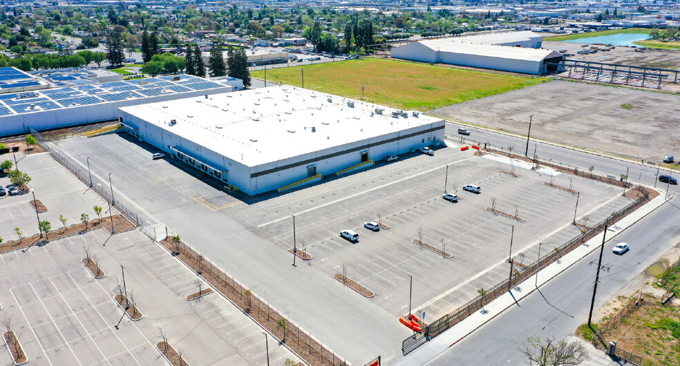 2325 S Cedar Ave, Fresno, CA for lease - Building Photo - Image 2 of 14