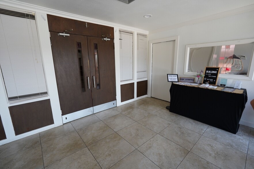 6730 W Tidwell Rd, Houston, TX à louer - Photo du bâtiment - Image 3 de 10