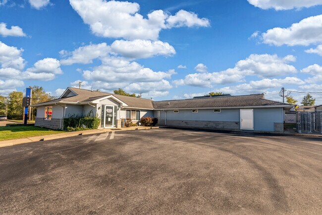 Plus de détails pour 602 S Court St, Marion, IL - Bureau à vendre