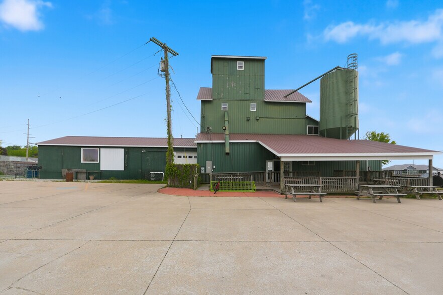 100 S Old State Road 15, Leesburg, IN à vendre - Photo du bâtiment - Image 3 de 55