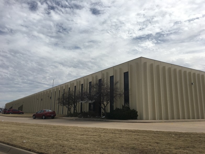 4727 S Emporia, Wichita, KS for lease - Building Photo - Image 1 of 4