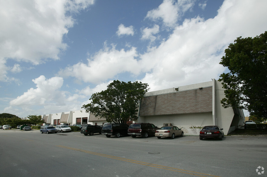 5000 NW 74th Ave, Miami, FL for lease - Building Photo - Image 2 of 25