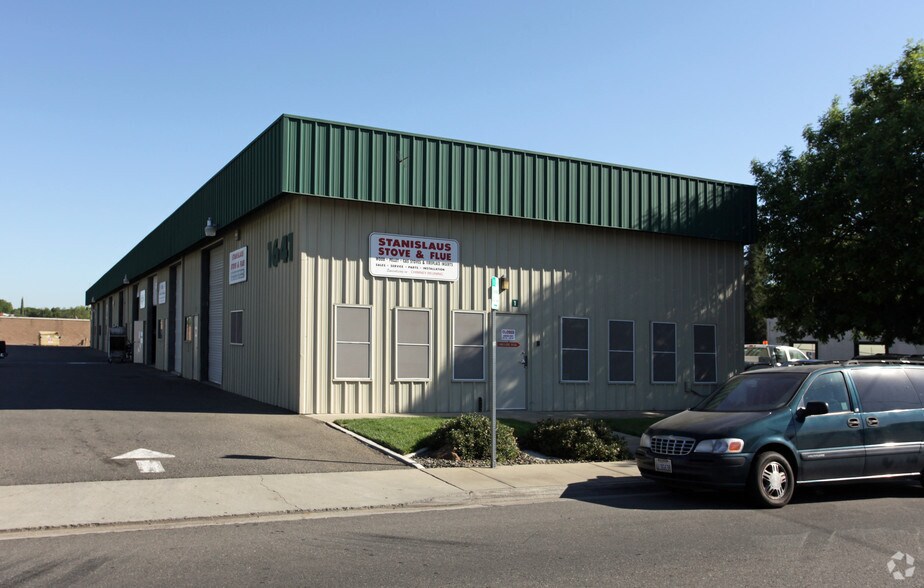 1641 Princeton Ave, Modesto, CA à louer - Photo du bâtiment - Image 3 de 13