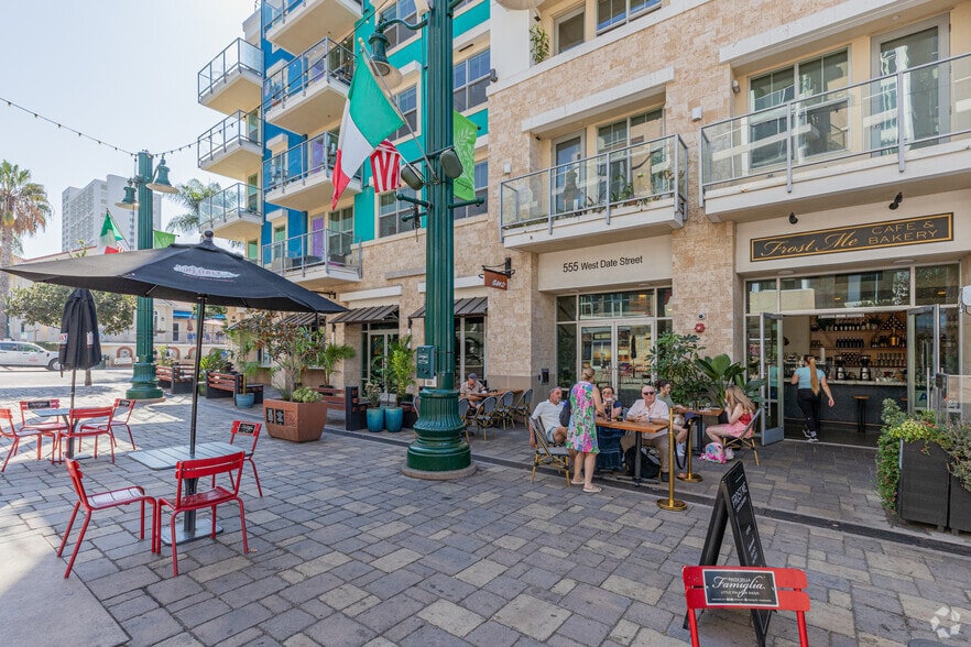 555 W Date St, San Diego, CA à louer - Photo du bâtiment - Image 3 de 4
