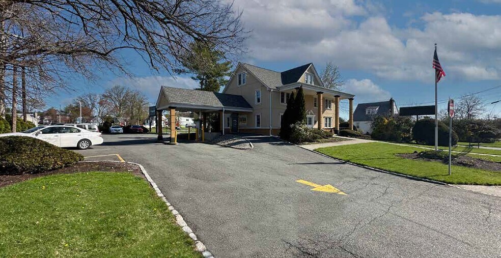 23 Little Falls Rd, Fairfield, NJ à louer - Photo du bâtiment - Image 1 de 5