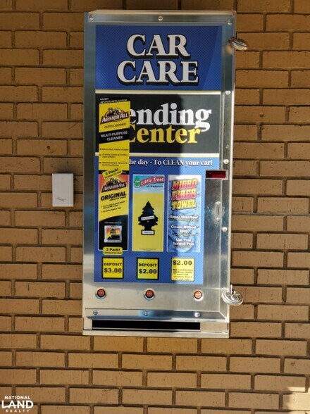 Car Wash Investment Portfolio portefeuille de 2 propriétés à vendre sur LoopNet.ca - Photo du bâtiment - Image 2 de 21