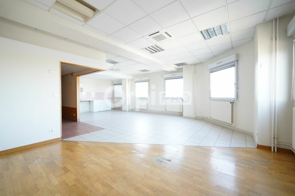 19 Rue Victor Hugo, Vénissieux for lease Interior Photo- Image 1 of 14
