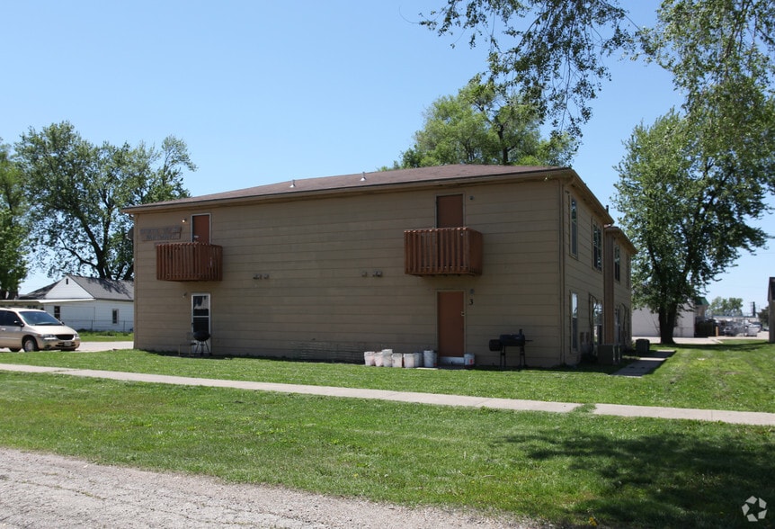 2031 NW Logan St, Topeka, KS for sale - Building Photo - Image 2 of 2