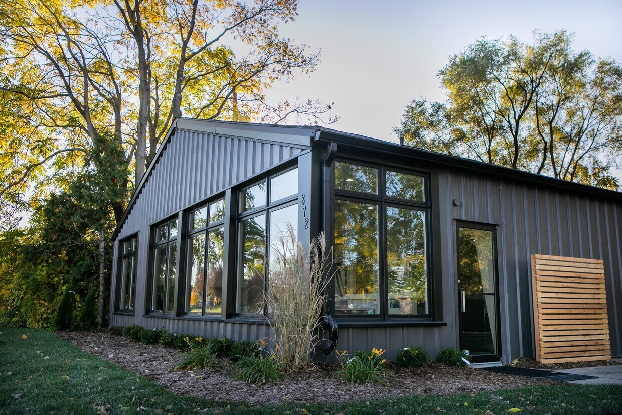 872 E Auburn Rd, Rochester Hills, MI à louer Photo principale- Image 1 de 12