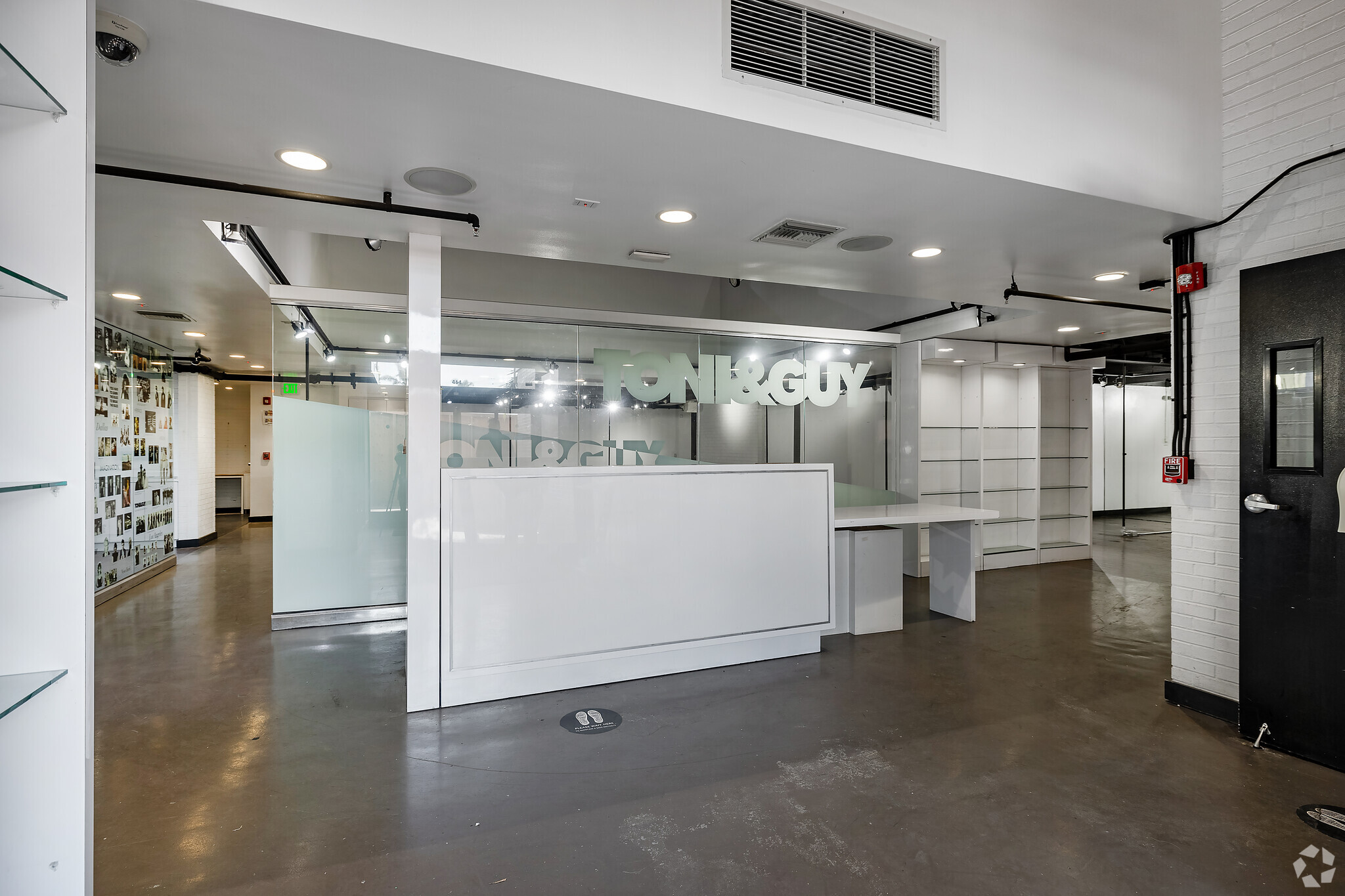 464 N Fairfax Ave, Los Angeles, CA for lease Interior Photo- Image 1 of 9