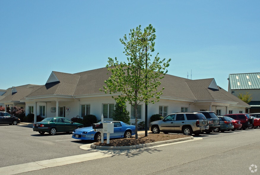 2929 Polo Pky, Midlothian, VA à louer - Photo principale - Image 1 de 4