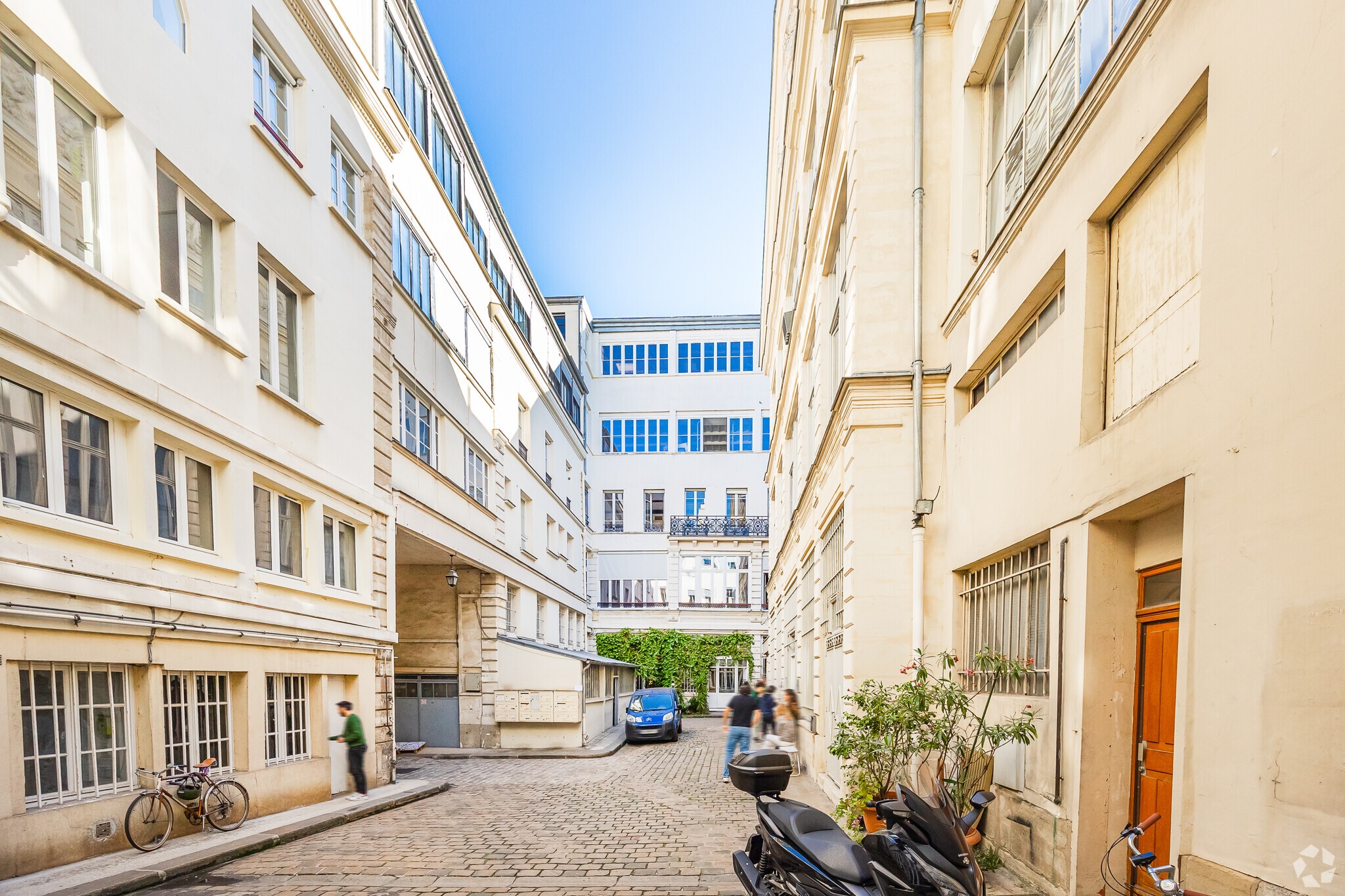 10 Cite D'Angouleme, Paris for lease Primary Photo- Image 1 of 4