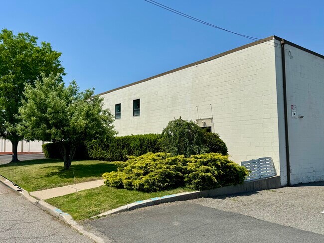 Plus de détails pour 65 Triangle Blvd, Carlstadt, NJ - Industriel à louer
