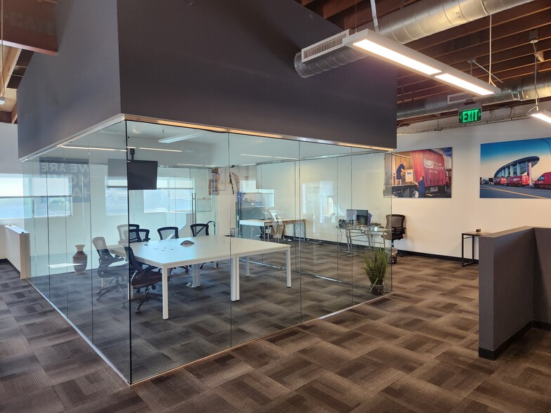 6319 Colfax Ave, North Hollywood, CA for lease - Building Photo - Image 3 of 7