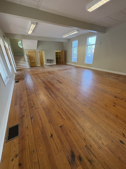1181 Haynes St, Raleigh, NC for lease - Interior Photo - Image 3 of 8