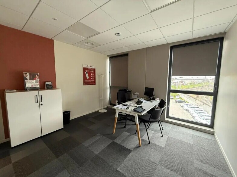 Bureau dans Saint-Fons à vendre - Photo intérieure - Image 2 de 5