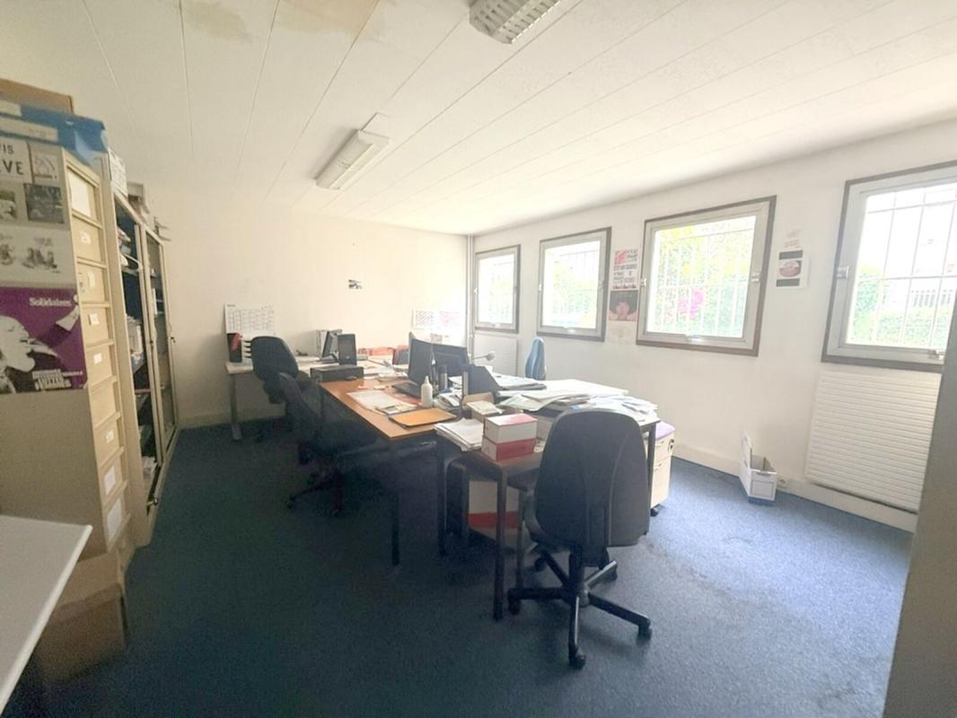 Office in Aubervilliers for sale Interior Photo- Image 1 of 12