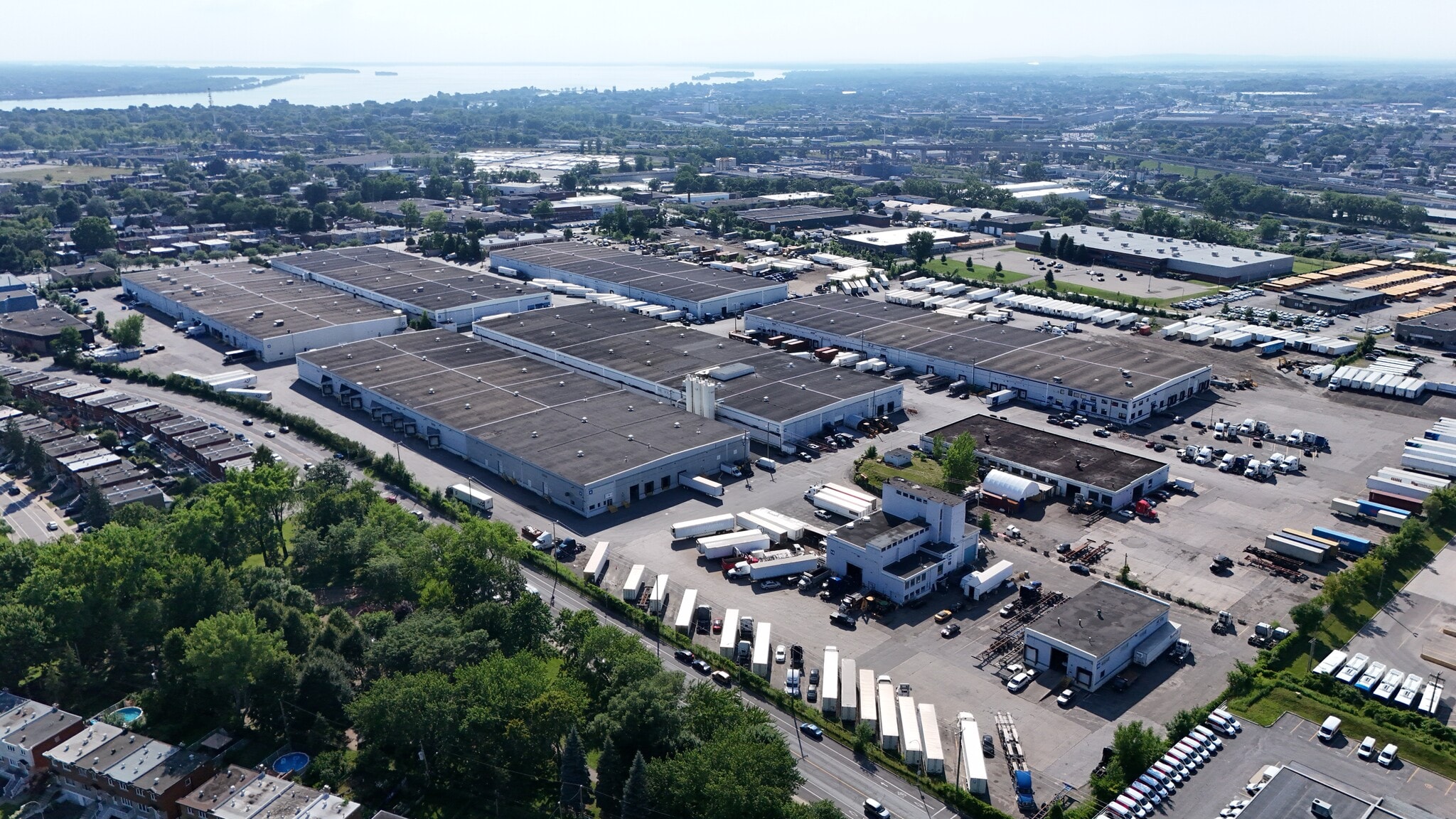 2555 Ave Dollard, Montréal, QC à louer Aérien- Image 1 de 9