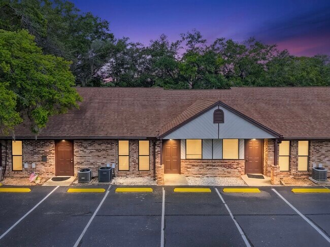 Plus de détails pour 421 Montgomery Rd, Altamonte Springs, FL - Bureau à louer