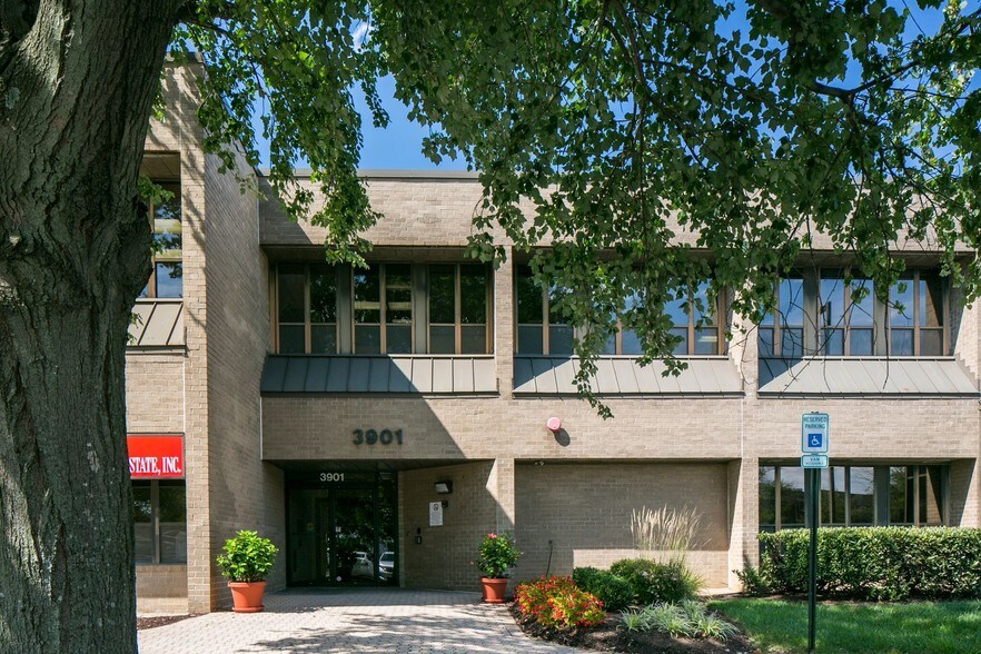 3901 National Dr, Burtonsville, MD à louer - Photo du bâtiment - Image 3 de 7