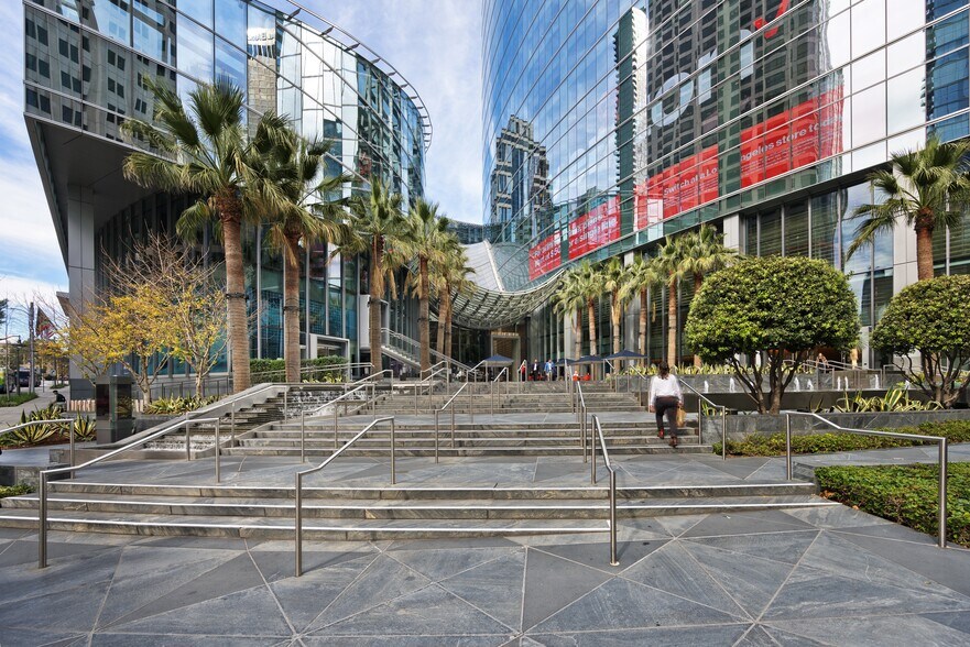 900 Wilshire Blvd, Los Angeles, CA à louer - Photo du bâtiment - Image 3 de 13