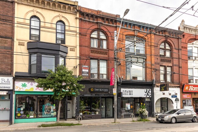 Plus de détails pour 1378 Queen St. W, Toronto, ON - Commerce de détail à vendre