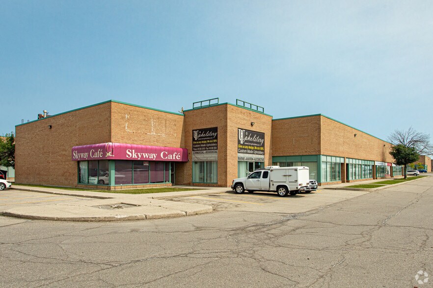 2410 Lucknow Dr, Mississauga, ON à louer - Photo principale - Image 1 de 2