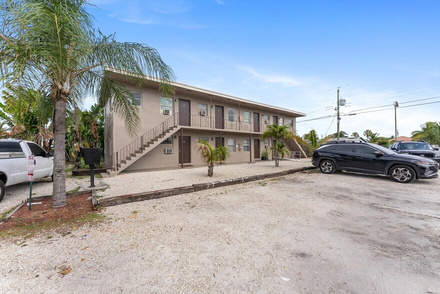 526 NW 12th Ave, Boynton Beach, FL à vendre - Photo du bâtiment - Image 2 de 19