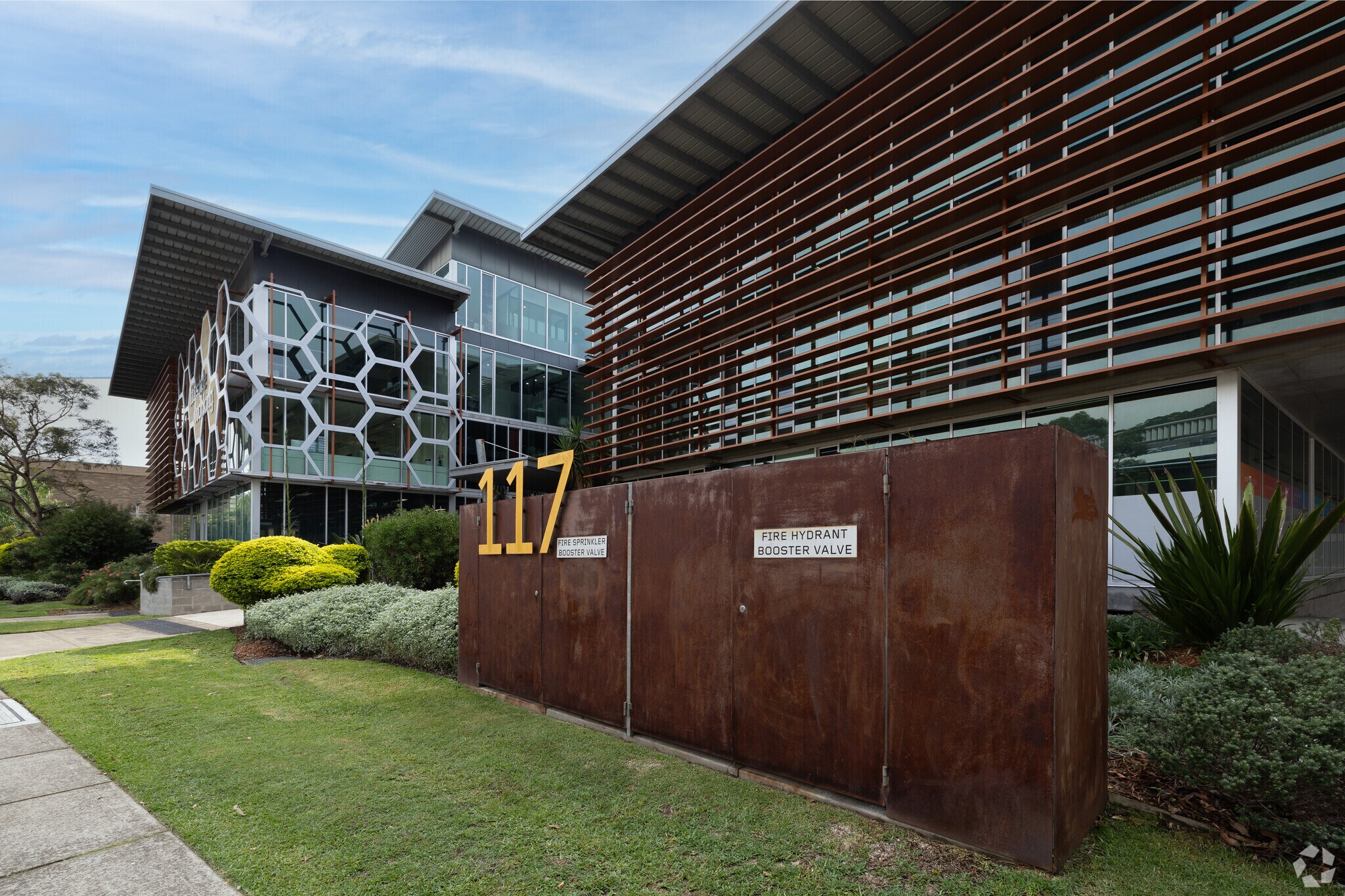 115-117 Old Pittwater Rd, Northern Beaches à louer Photo du bâtiment- Image 1 de 8