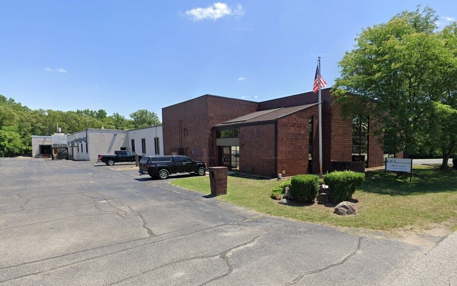 1810 Clover Rd, Mishawaka, IN for sale - Primary Photo - Image 1 of 14