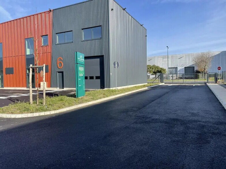 Flex dans SAINT-OUEN-L'AUMONE à louer - Photo du bâtiment - Image 3 de 9