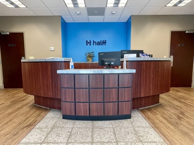 5704 Euper Ln, Fort Smith, AR for sale - Interior Photo - Image 1 of 21