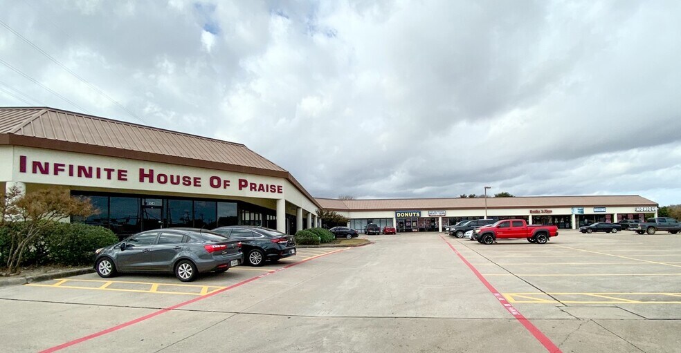 1801 W Polo Rd, Grand Prairie, TX à louer - Photo du b timent - Image 1 de 2