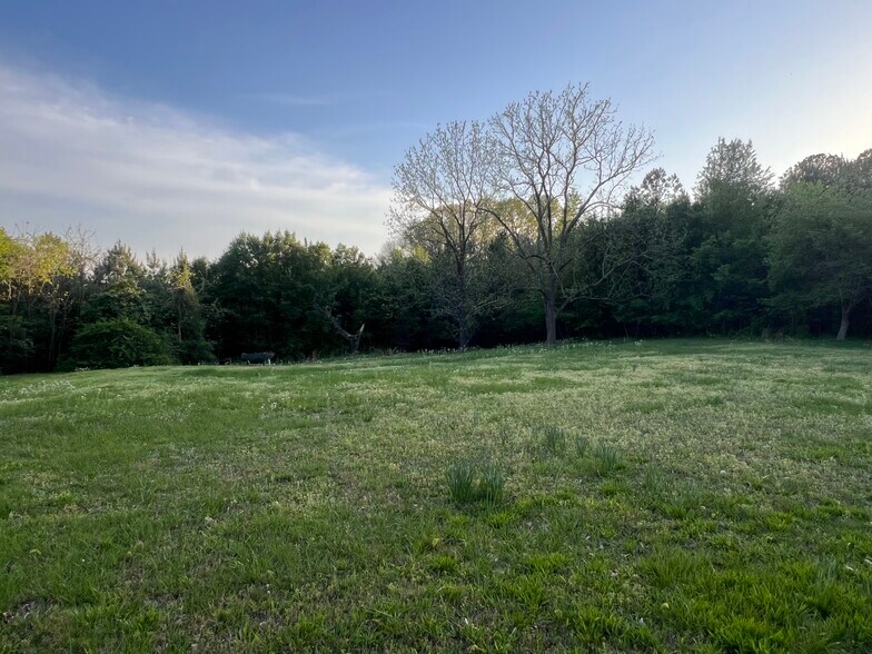 820 Rossview Rd, Clarksville, TN à vendre - Photo du bâtiment - Image 3 de 12